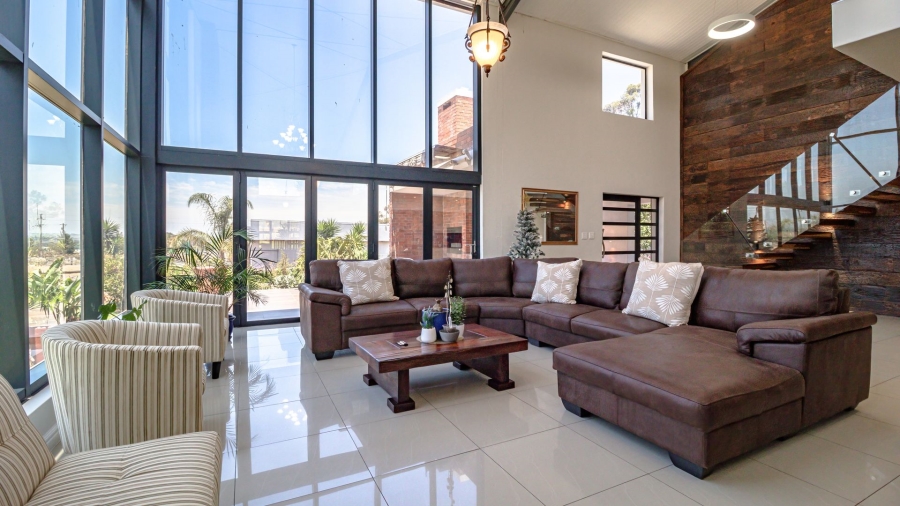 6 Bedroom Property for Sale in Stellenbosch Farms Western Cape